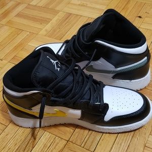 Air Jordan 1 Retro Mid 'Multi Color Swoosh'